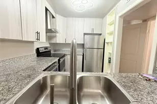 980 S Weatherred Dr, Richardson, TX 75080 - Photo 4