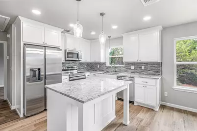 915 Comanche Cove Drive, Granbury, TX 76048 - Photo 1