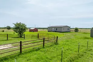 135 Hcr 3266, Mount Calm, TX 76673 - Photo 8