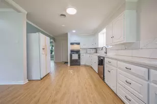 951 E Highland Rd, Oak Leaf, TX 75154 - Photo 10