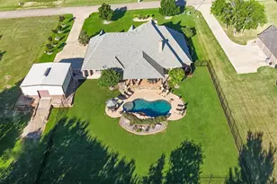 1387 Shadow Lakes Dr, Wills Point, TX 75169 - Photo 2