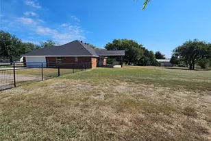 192 Bluebonnet Dr, Decatur, TX 76234 - Photo 20