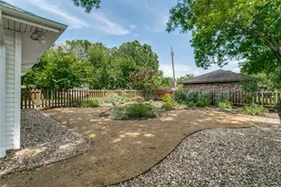 202 North St, Grand Prairie, TX 75050 - Photo 22