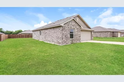 819 S Sutton Street, Mabank, TX 75147 - Photo 4