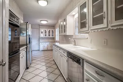 9334 Hunters Creek Drive, Dallas, TX 75243 - Photo 6