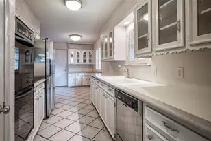 9334 Hunters Creek Dr, Dallas, TX 75243 - Photo 6