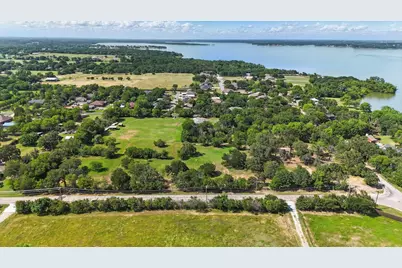 118 W Shady Shores Road, Shady Shores, TX 76210 - Photo 6