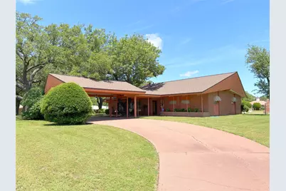 905 Bennett Drive, Bowie, TX 76230 - Photo 4