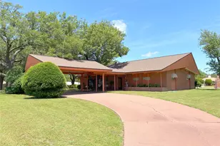 905 Bennett Dr, Bowie, TX 76230 - Photo 4