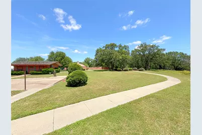 905 Bennett Drive, Bowie, TX 76230 - Photo 14