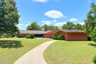 905 Bennett Dr, Bowie, TX 76230 - Photo 8