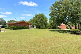 905 Bennett Dr, Bowie, TX 76230 - Photo 12