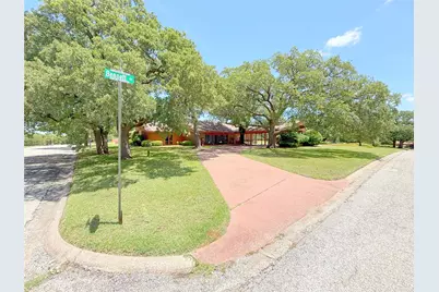 905 Bennett Drive, Bowie, TX 76230 - Photo 1
