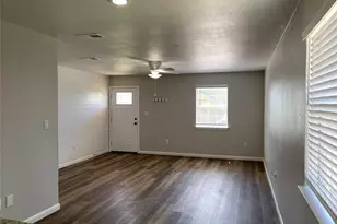 817 Kingdom Cir, Waxahachie, TX 75165 - Photo 8