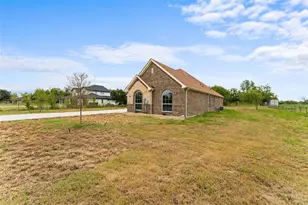 1085 Country Ln, Oak Ridge, TX 75142 - Photo 4