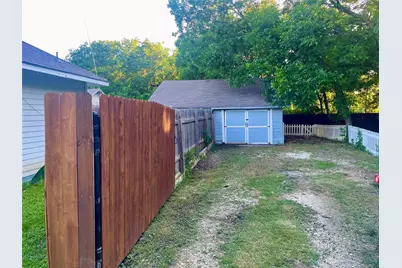 211 Huron Street, Cleburne, TX 76031 - Photo 18