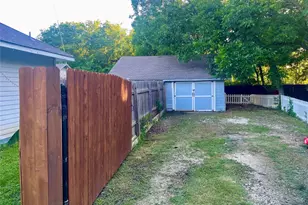 211 Huron St, Cleburne, TX 76031 - Photo 18