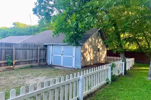 211 Huron St, Cleburne, TX 76031 - Photo 16