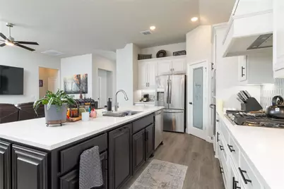 513 Livia Street, Burleson, TX 76028 - Photo 8