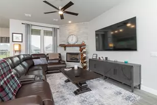 513 Livia St, Burleson, TX 76028 - Photo 6