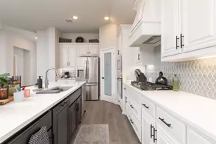 513 Livia St, Burleson, TX 76028 - Photo 12