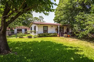 201 S Lake Dallas Dr, Lake Dallas, TX 75065 - Photo 2