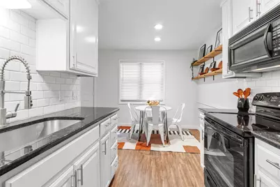 1421 S 12th Street #109, Waco, TX 76706 - Photo 4