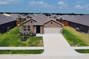 380 Wildrose Cir, Cleburne, TX 76033 - Photo 2