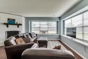 825 Cherry Hills Dr, Lancaster, TX 75134 - Photo 8