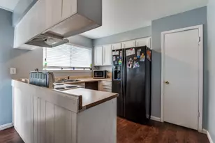 825 Cherry Hills Dr, Lancaster, TX 75134 - Photo 12