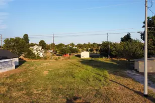 305 Ussery St, Bowie, TX 76230 - Photo 1