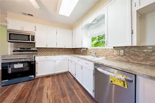 522 E Kempner St, Mabank, TX 75147 - Photo 6