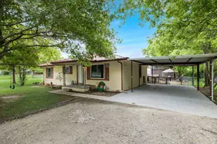 571 S 1st St, Point, TX 75472 - Photo 2