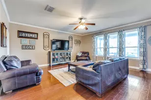 1328 Castlegar Ln, Fort Worth, TX 76247 - Photo 6