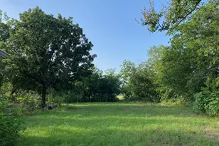 402 McKinney St, Farmersville, TX 75442 - Photo 2