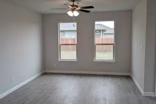 956 Traction Trl, Cleburne, TX 76031 - Photo 4