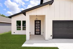 1032 E Arlington Ave, Fort Worth, TX 76104 - Photo 2