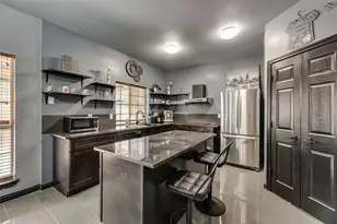 4547 Buckingham Dr, Grand Prairie, TX 75052 - Photo 8