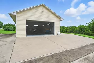 2116 Darby Dan Ct, Granbury, TX 76049 - Photo 4