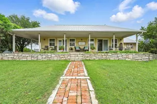 2116 Darby Dan Ct, Granbury, TX 76049 - Photo 2