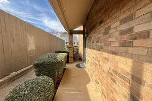 2331 N Davis Dr, Arlington, TX 76012 - Photo 24