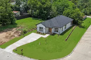 1609 E Bluff St, Fort Worth, TX 76102 - Photo 2