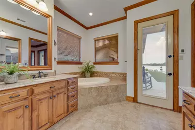 12624 Lake Shore Court N, Fort Worth, TX 76179 - Photo 32