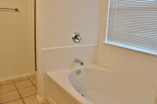 6333 Pool View Dr, Dallas, TX 75249 - Photo 10