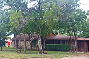 305 Bryan St, Glen Rose, TX 76043 - Photo 4