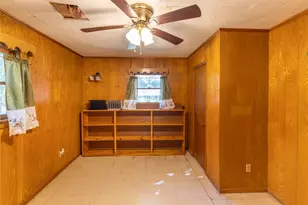 305 Bryan St, Glen Rose, TX 76043 - Photo 16
