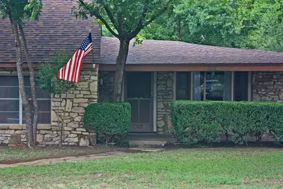 305 Bryan Street, Glen Rose, TX 76043 - Photo 2