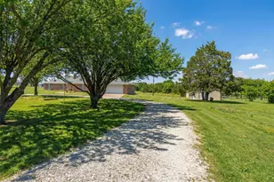 929 County Line Church Rd, Whitesboro, TX 76273 - Photo 6