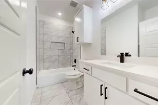 226 SW 4th St, Grand Prairie, TX 75051 - Photo 24