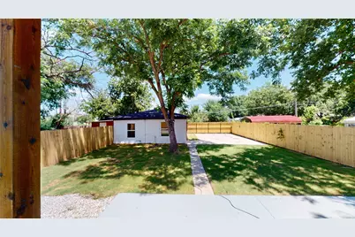 226 SW 4th Street, Grand Prairie, TX 75051 - Photo 32